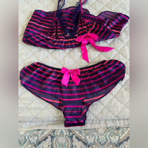 NWT Victoria’s Secret 2 Piece Set - Picture 8 of 9